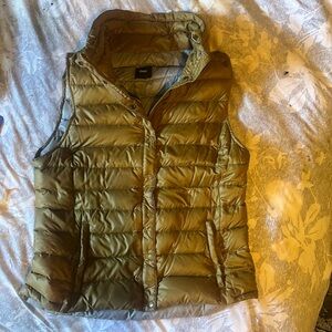 Gap down puffer vest. Olive gold in color with silver grey lining.